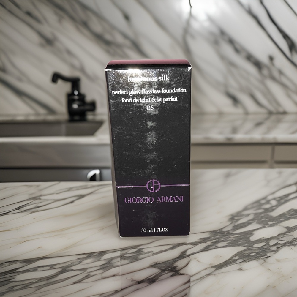 🌷Georgia Armani Luminous Silk 1 FL oz on SALE